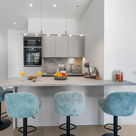 Adam And Cupid דוברובניק