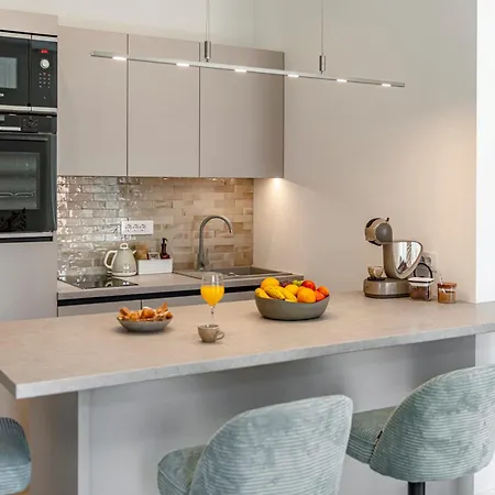 Adam And Cupid 아파트